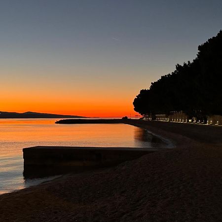 Guesthouse On The Beach Baška Voda Екстериор снимка