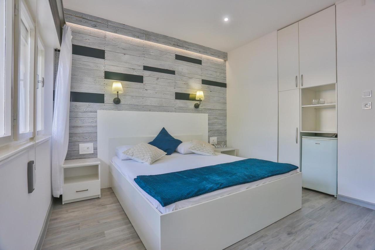 Guesthouse On The Beach Baška Voda Екстериор снимка