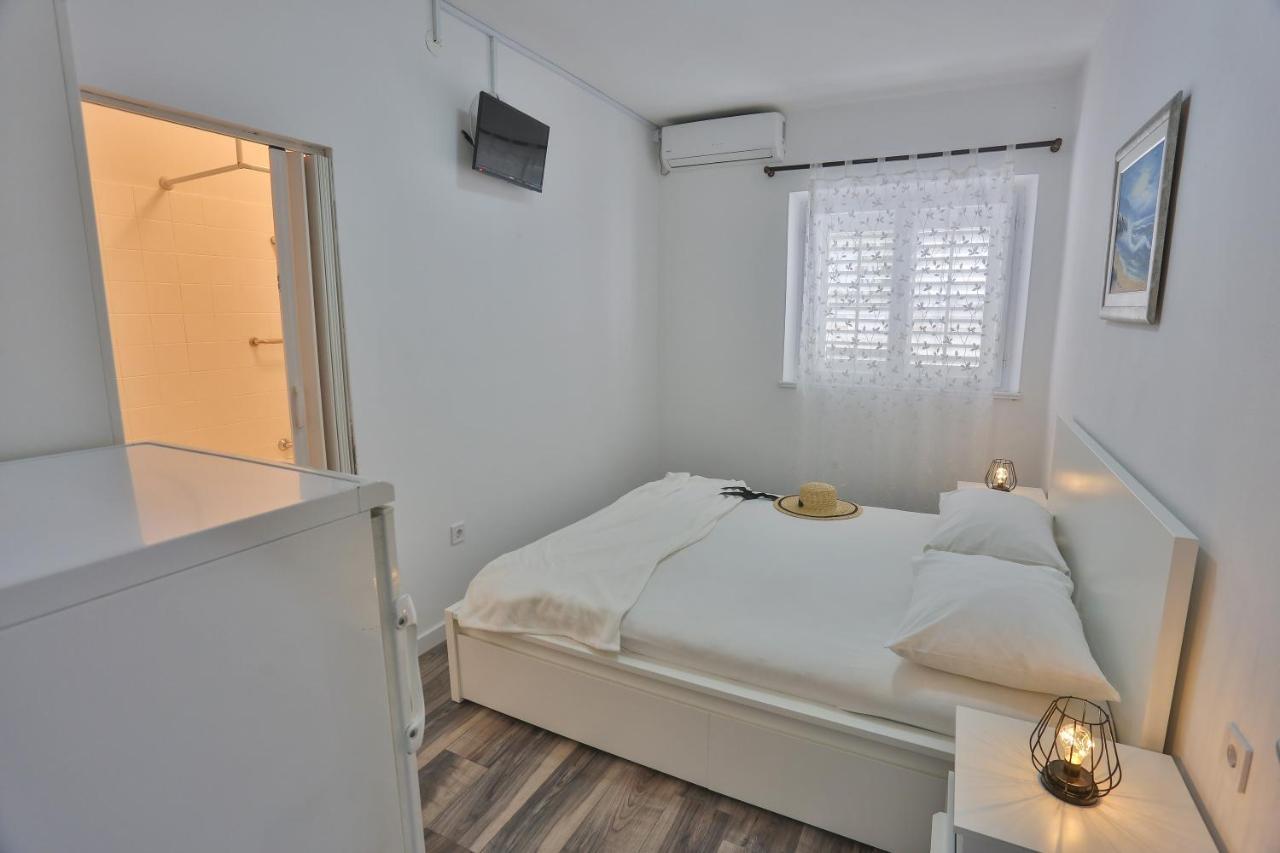 Guesthouse On The Beach Baška Voda Екстериор снимка