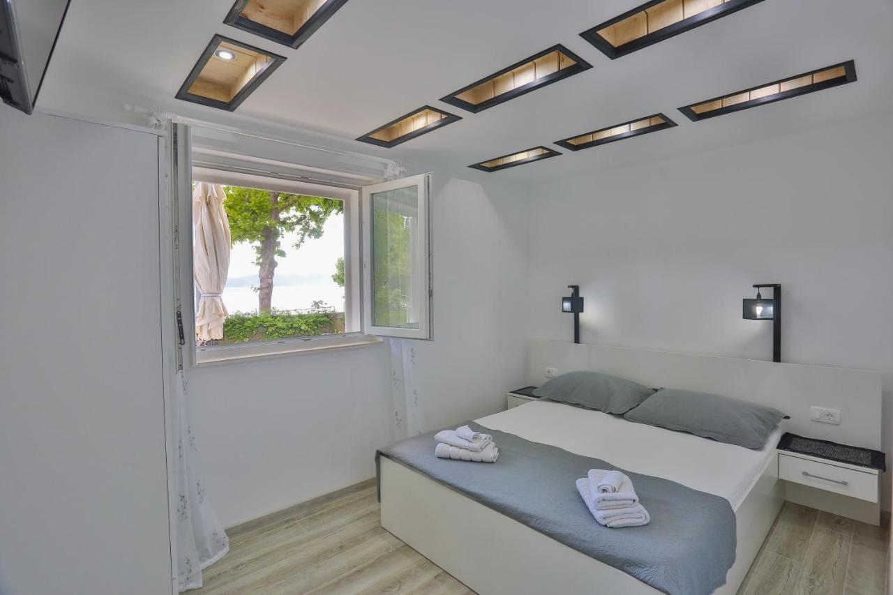 Guesthouse On The Beach Baška Voda Екстериор снимка