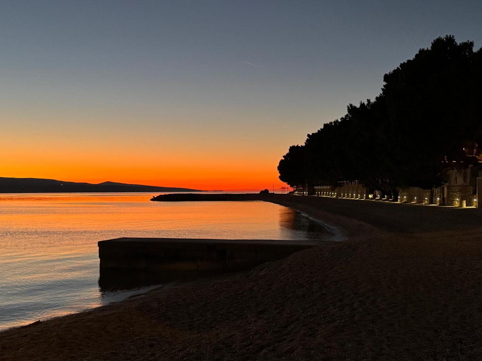 Guesthouse On The Beach Baška Voda Екстериор снимка